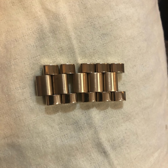 Michael Kors Oversized Watch - Picture 3 of 3